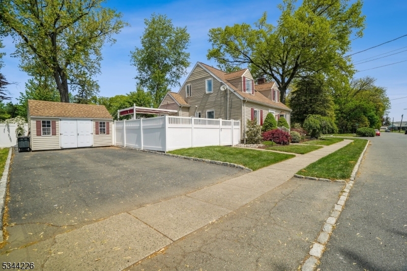 Property Photo: 118 Indian Run Pkwy NJ 07083