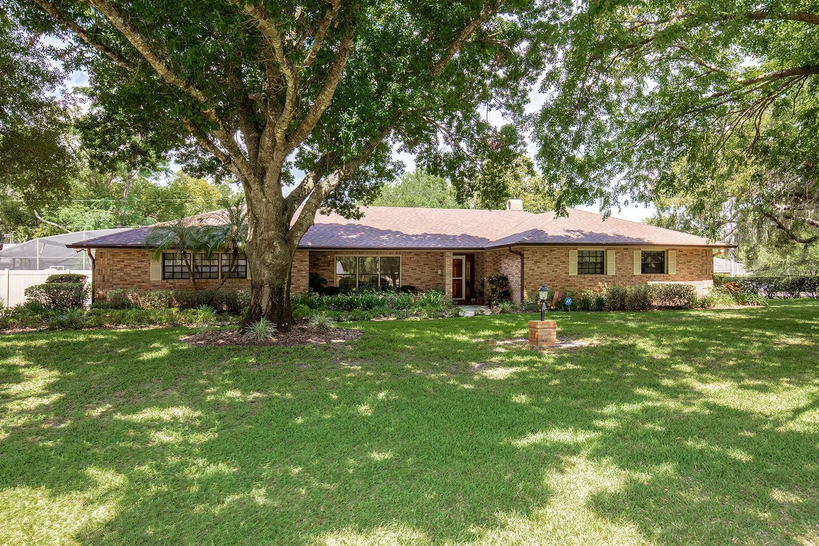 Property Photo: 429 Kimberly Court FL 32771