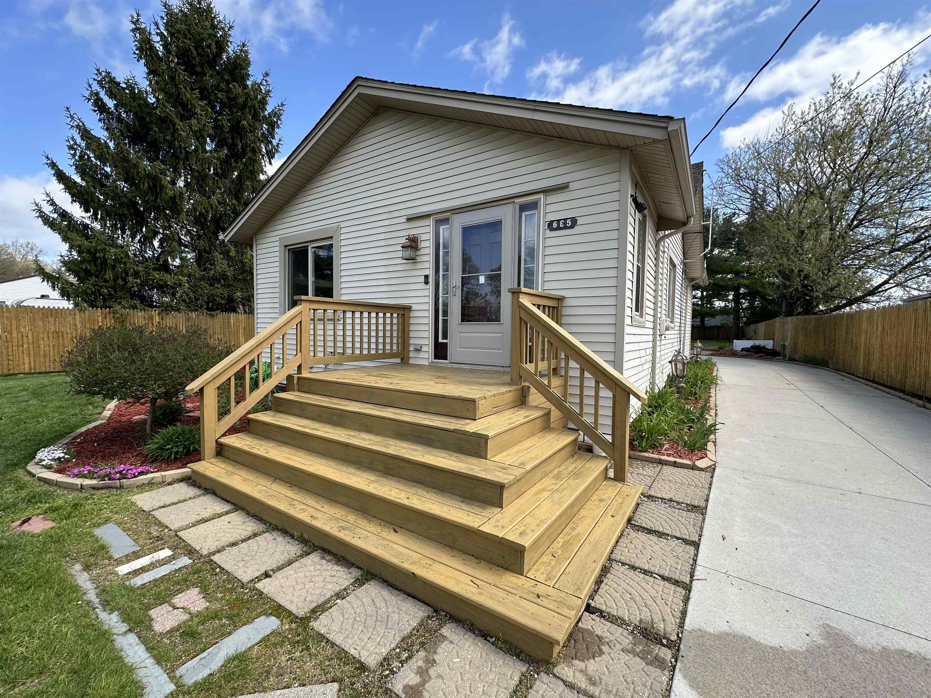 635 Glaspie Road Common  Oxford MI 48371 photo