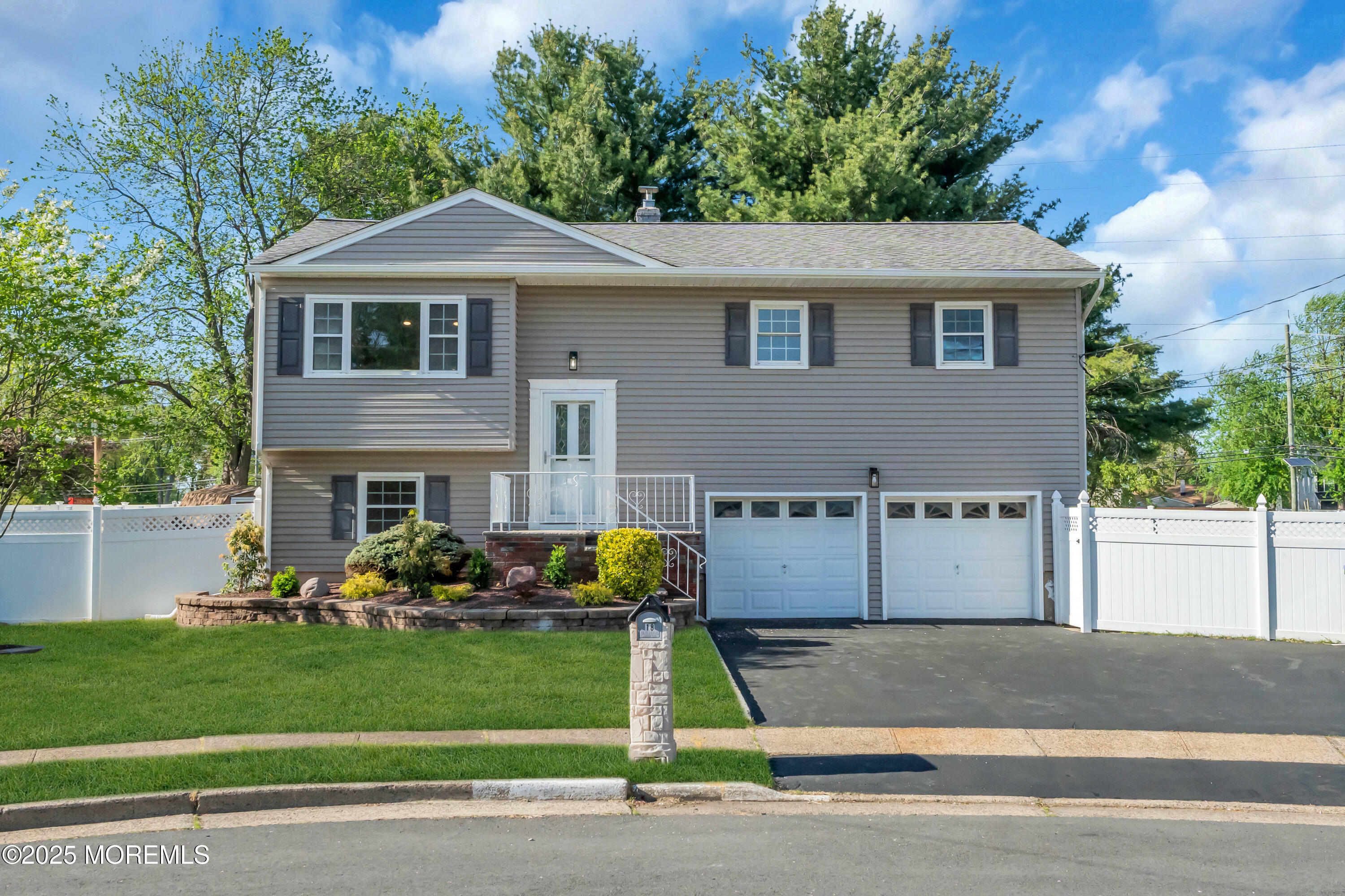 18 Velikan Place  Edison NJ 08817 photo