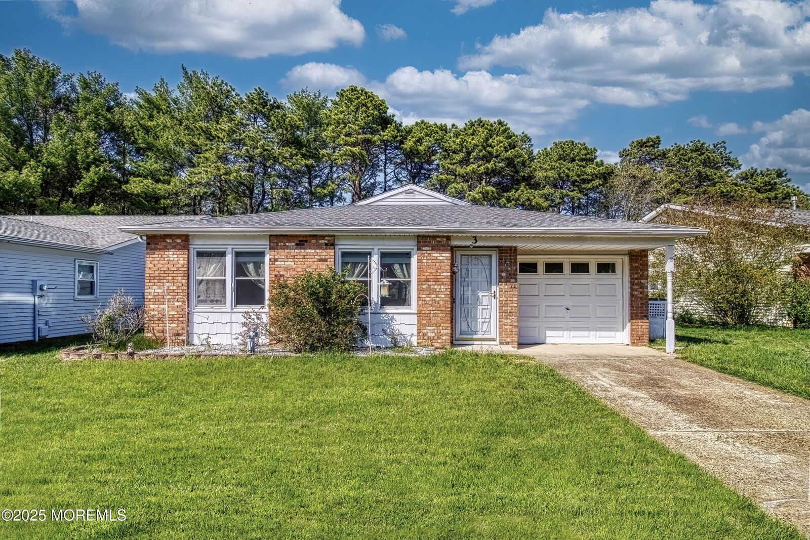 Property Photo:  3 Tudor Court  NJ 08723 