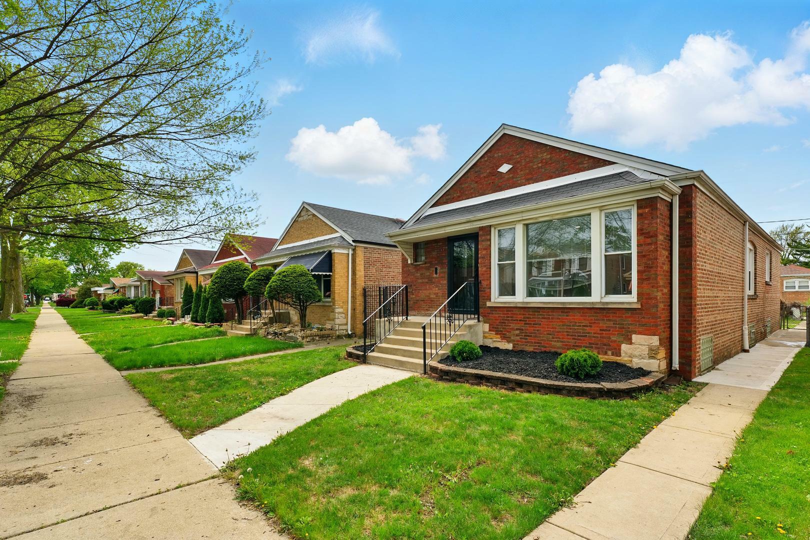 Property Photo: 8930 S Ridgeland Avenue IL 60617