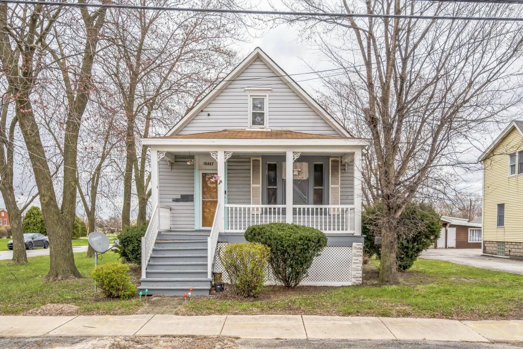 Property Photo: 16407 S Park Avenue IL 60473