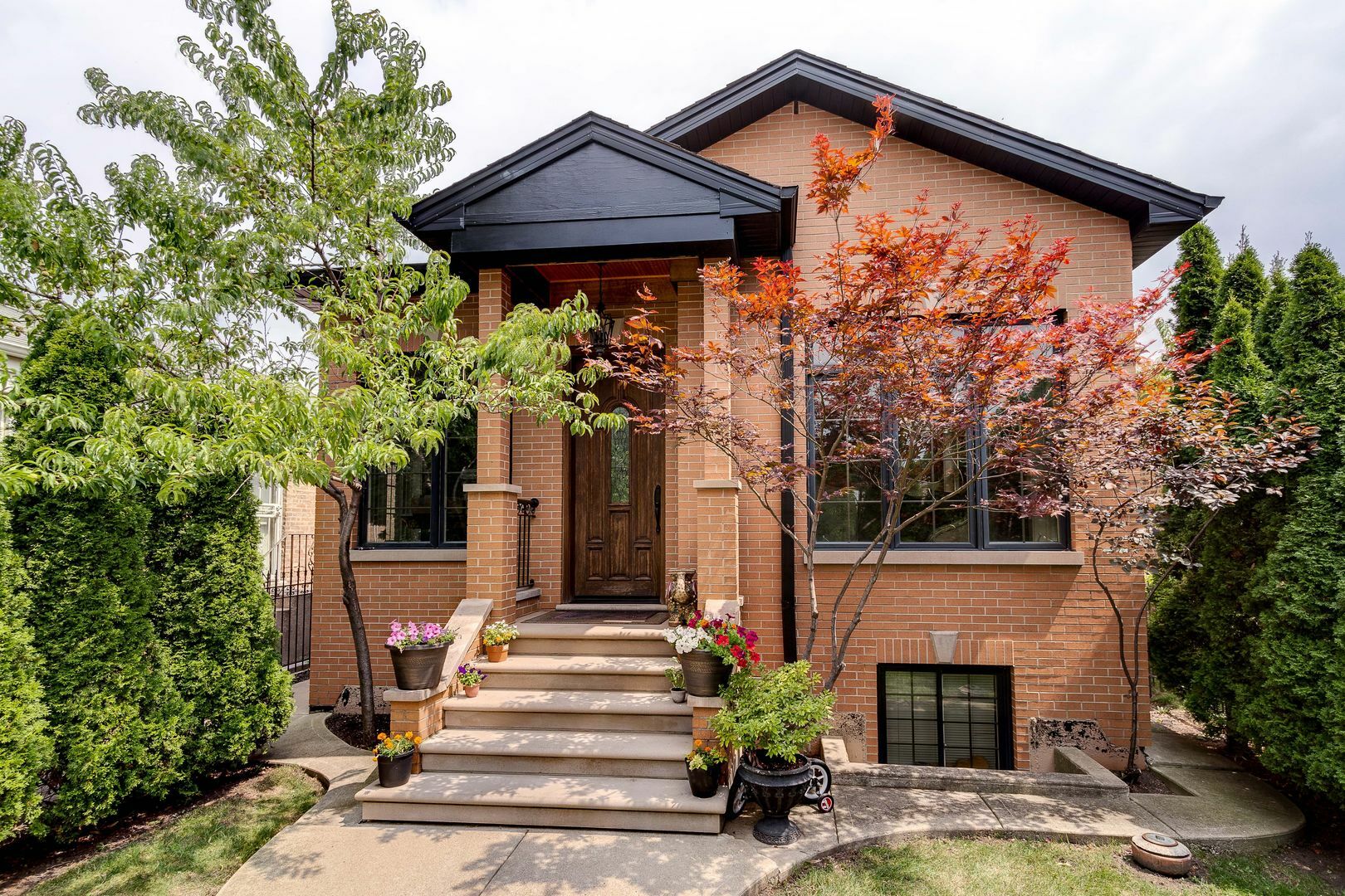 Property Photo: 6033 N Jersey Avenue IL 60659
