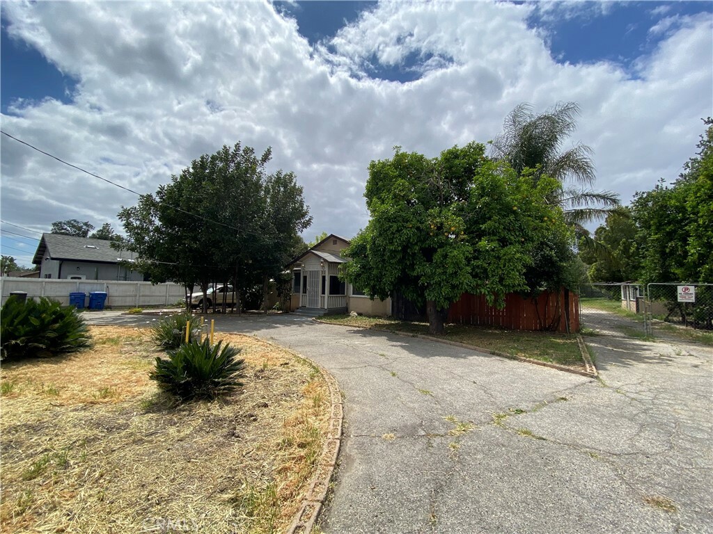 Property Photo: 9019 Noble Avenue CA 91343