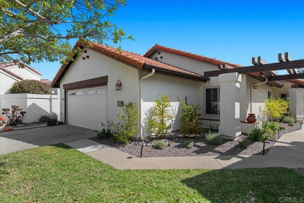 Property Photo: 12880 Circulo Dardo CA 92128