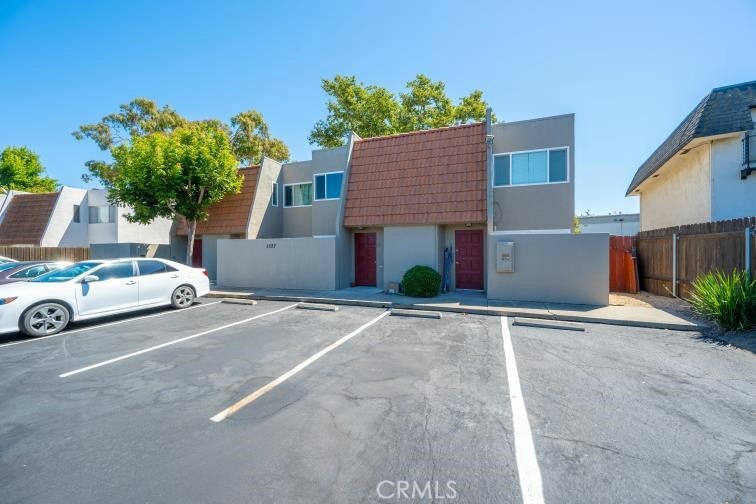Property Photo: 1527 Royal Wy CA 93405