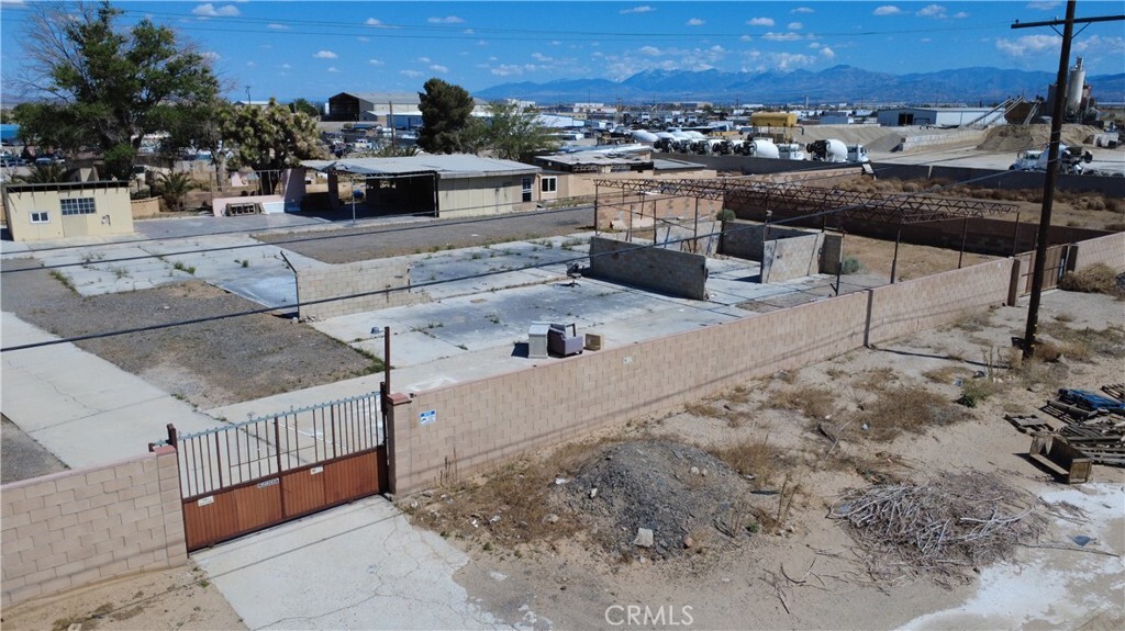 Property Photo: 42336 5th Street E CA 93535