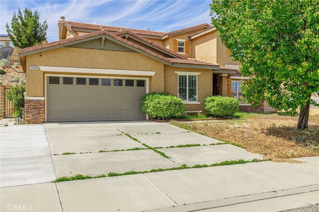 Property Photo:  2400 Allysum Place  CA 93551 