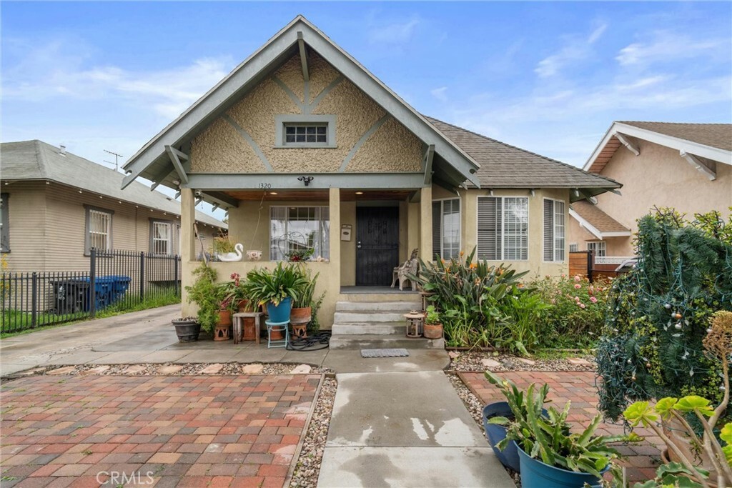 Property Photo: 1320 W 50th Street CA 90037