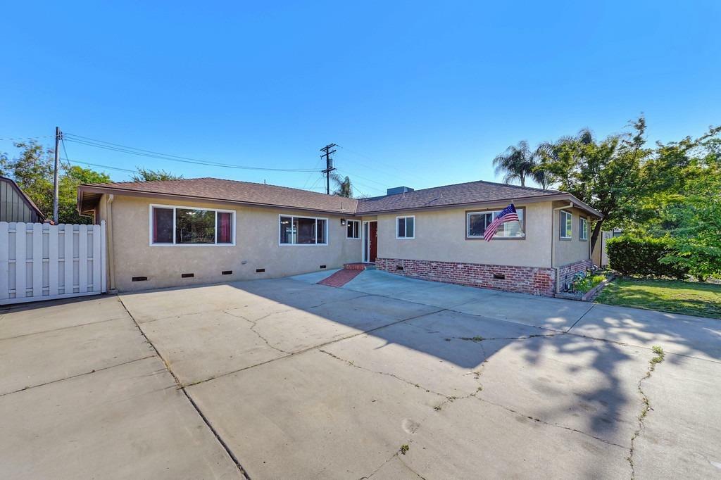 Property Photo:  1402 Louise Avenue  CA 95350 