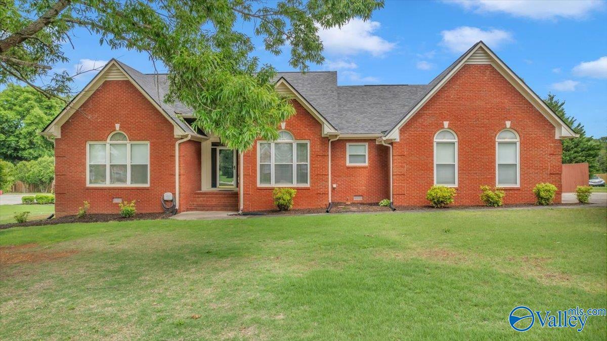 Property Photo: 1211 Cimarron Drive AL 35769