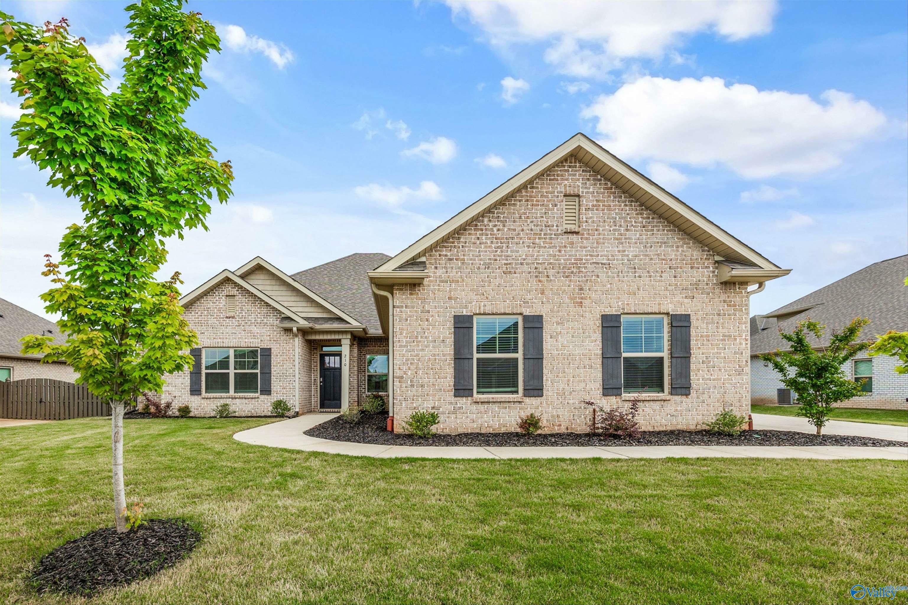 Property Photo: 210 Maureen Drive AL 35756
