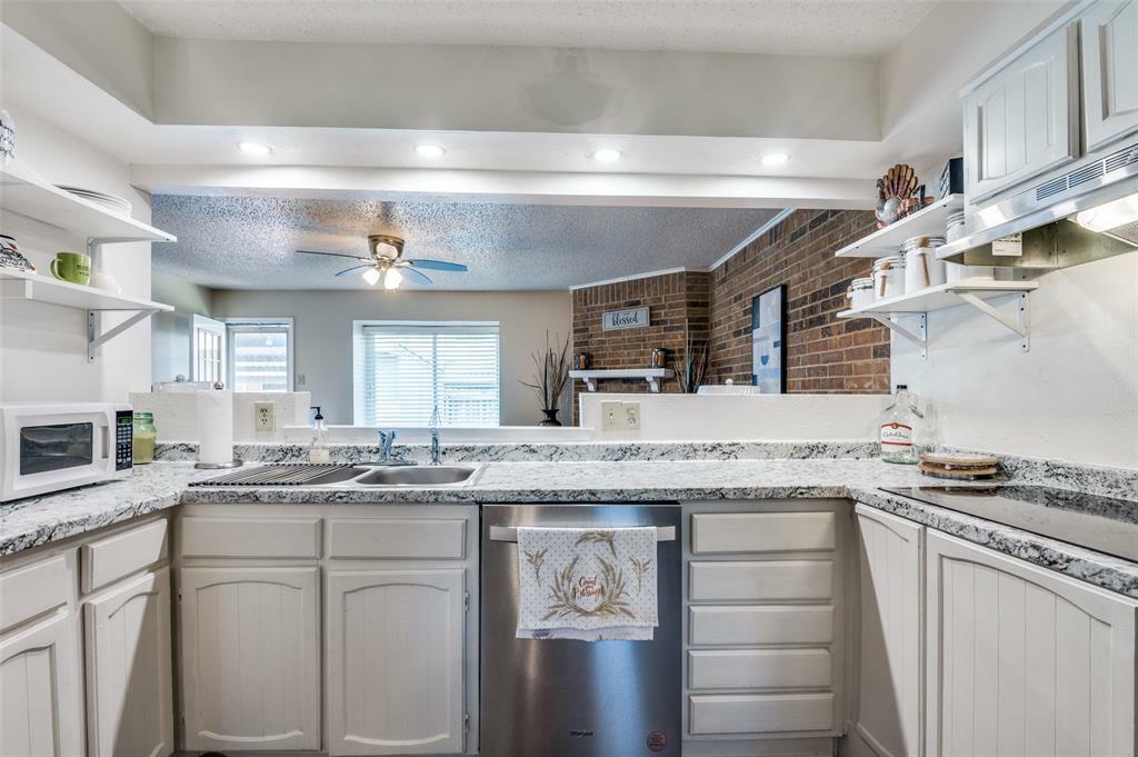 Property Photo:  12 E Creek Drive 12  TX 75052 