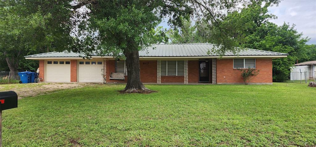 Property Photo: 817 Holly Lane TX 76667