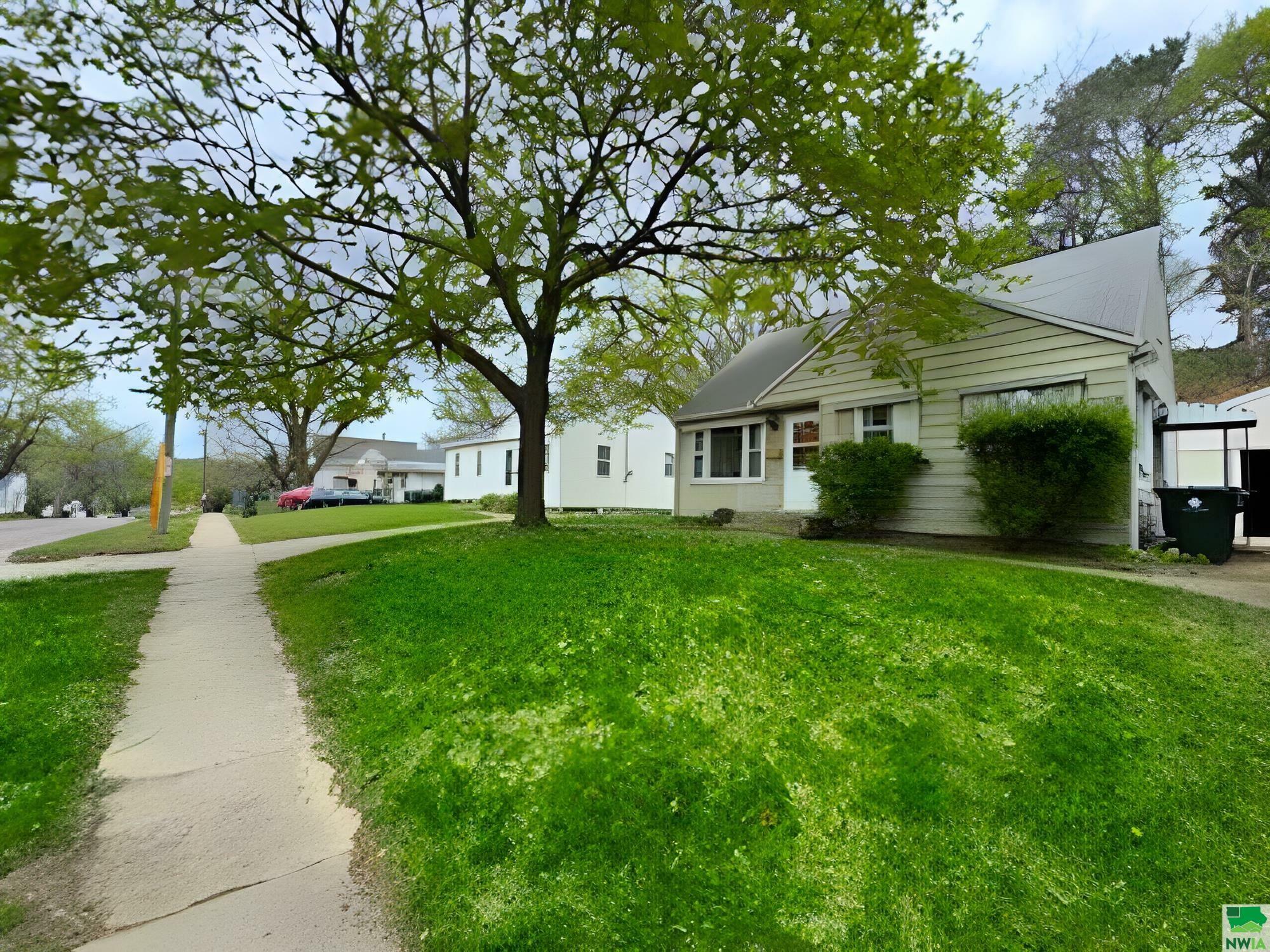 Property Photo: 1029 27th St IA 51104