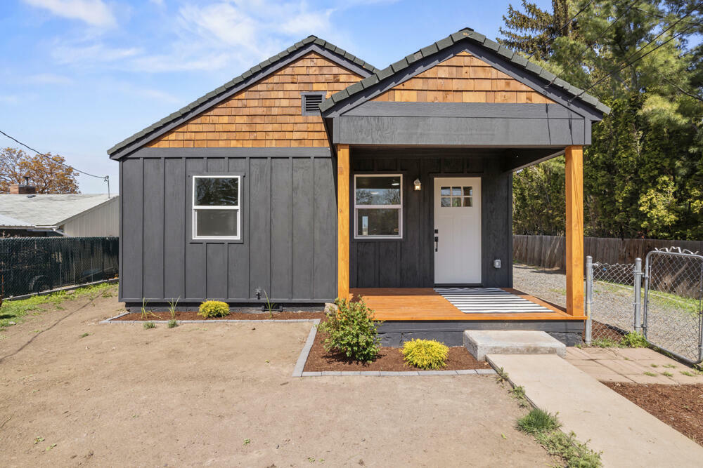 Property Photo: 723 Doty Street OR 97601
