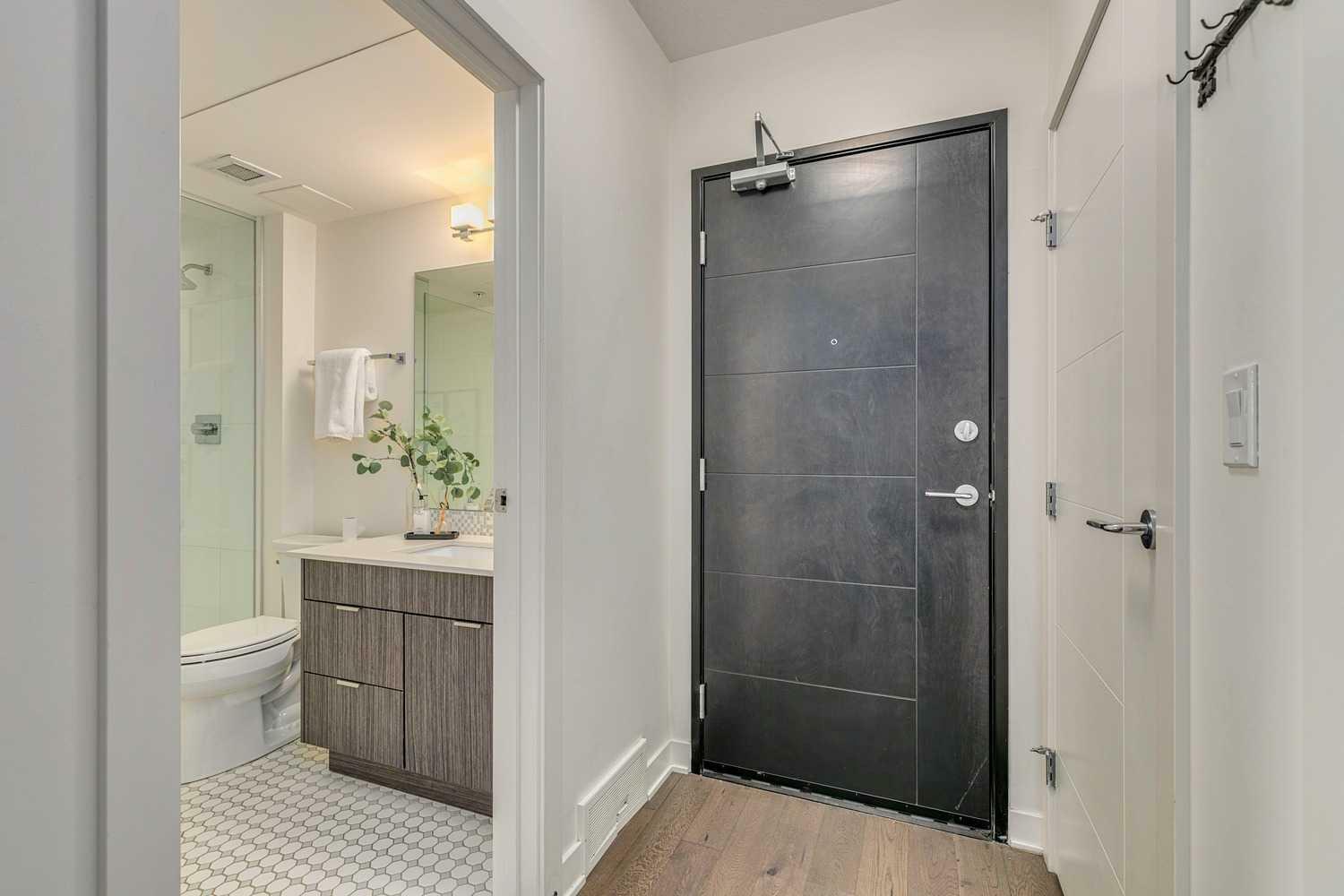 Property Photo: 930 6 Avenue SW 3006 AB T2P 1J3