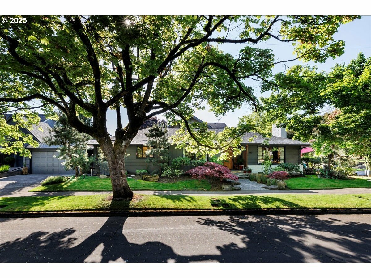 Property Photo: 3910 NE 28th Ave OR 97212