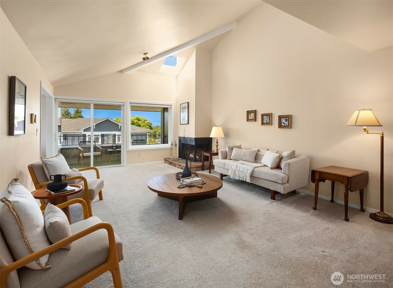 Property Photo: 325 Walnut Street 201 WA 98020