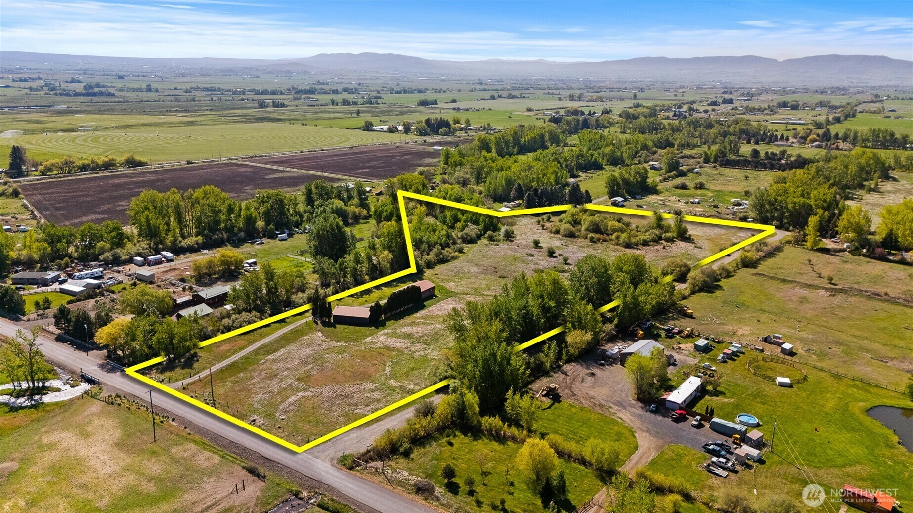 Property Photo: 1710 Rader Road WA 98926