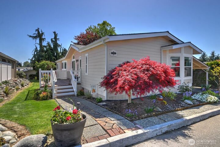 Property Photo: 1427 100th Street SW 116 WA 98204