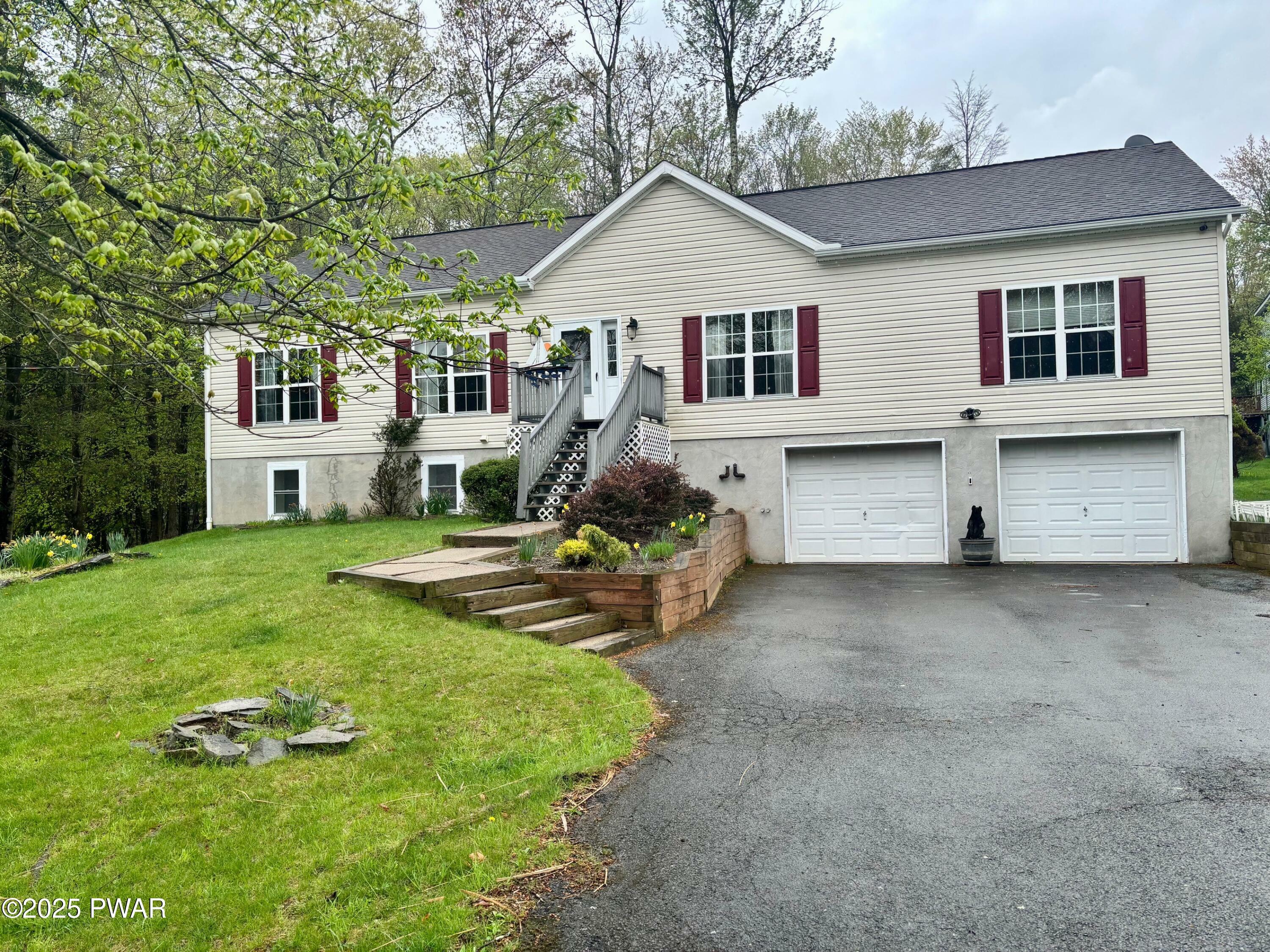 Property Photo: 1040 Indian Drive PA 18436