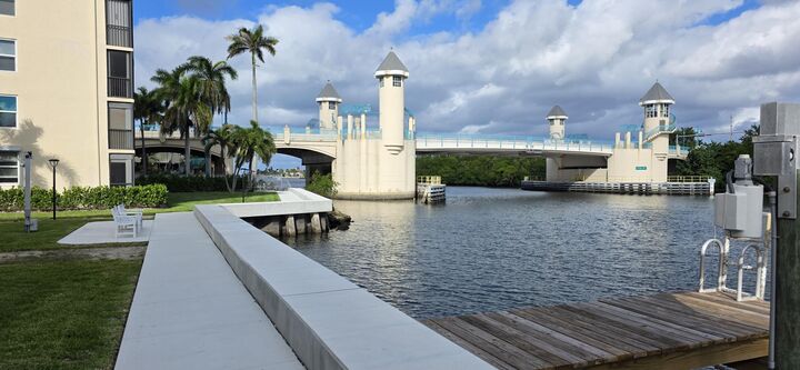 Property Photo: 740 E Ocean Avenue 109 FL 33435