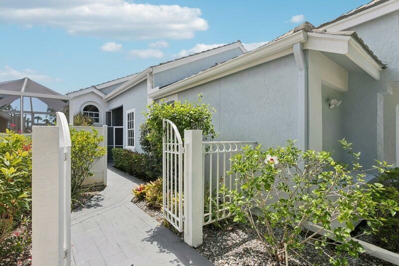 Property Photo: 12921 Oak Knoll Drive FL 33418