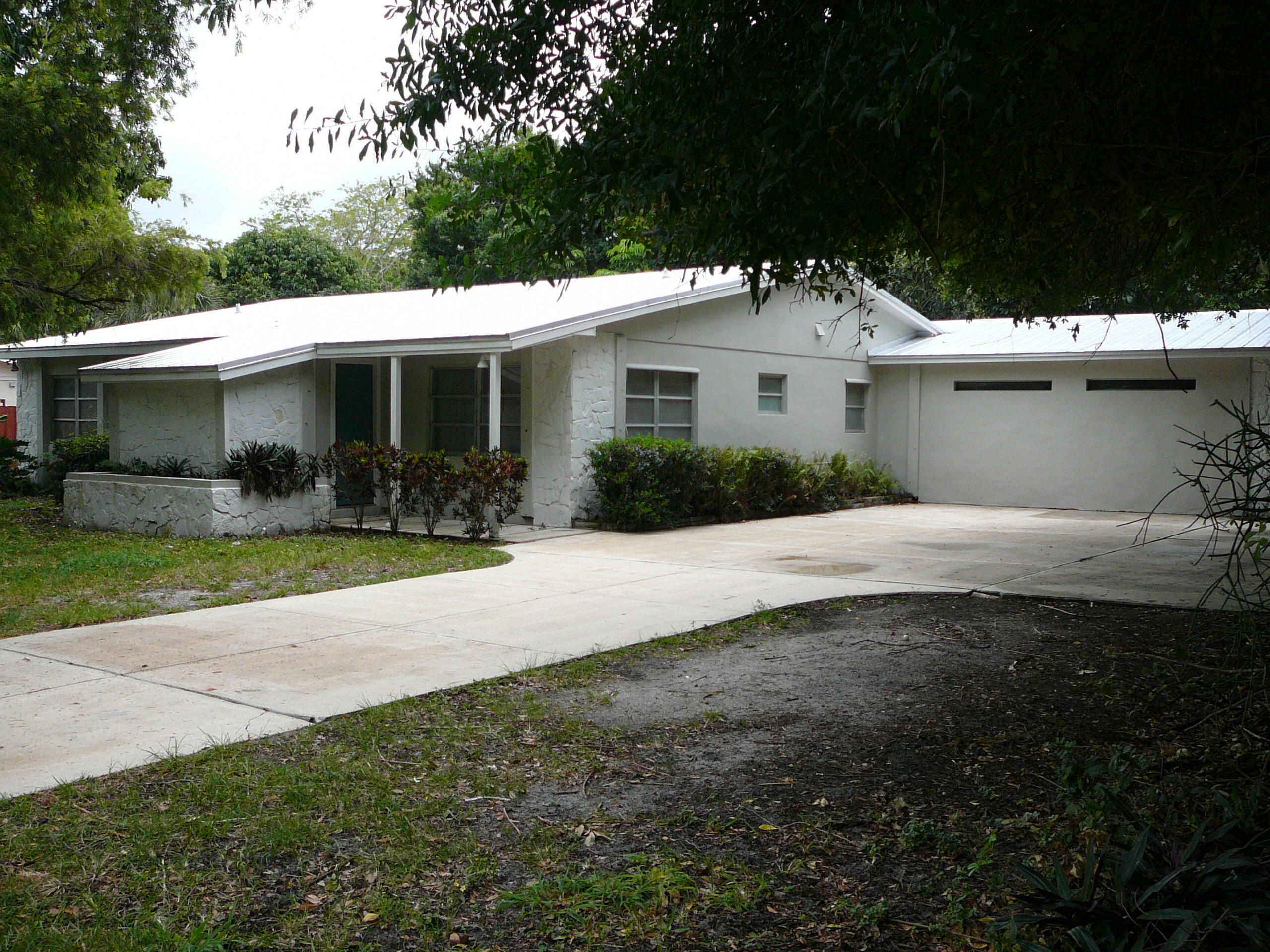 Property Photo: 1709 Coronado Avenue FL 34982