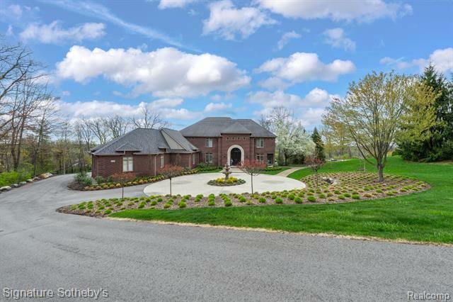 Property Photo: 5001 Forest Valley MI 48348
