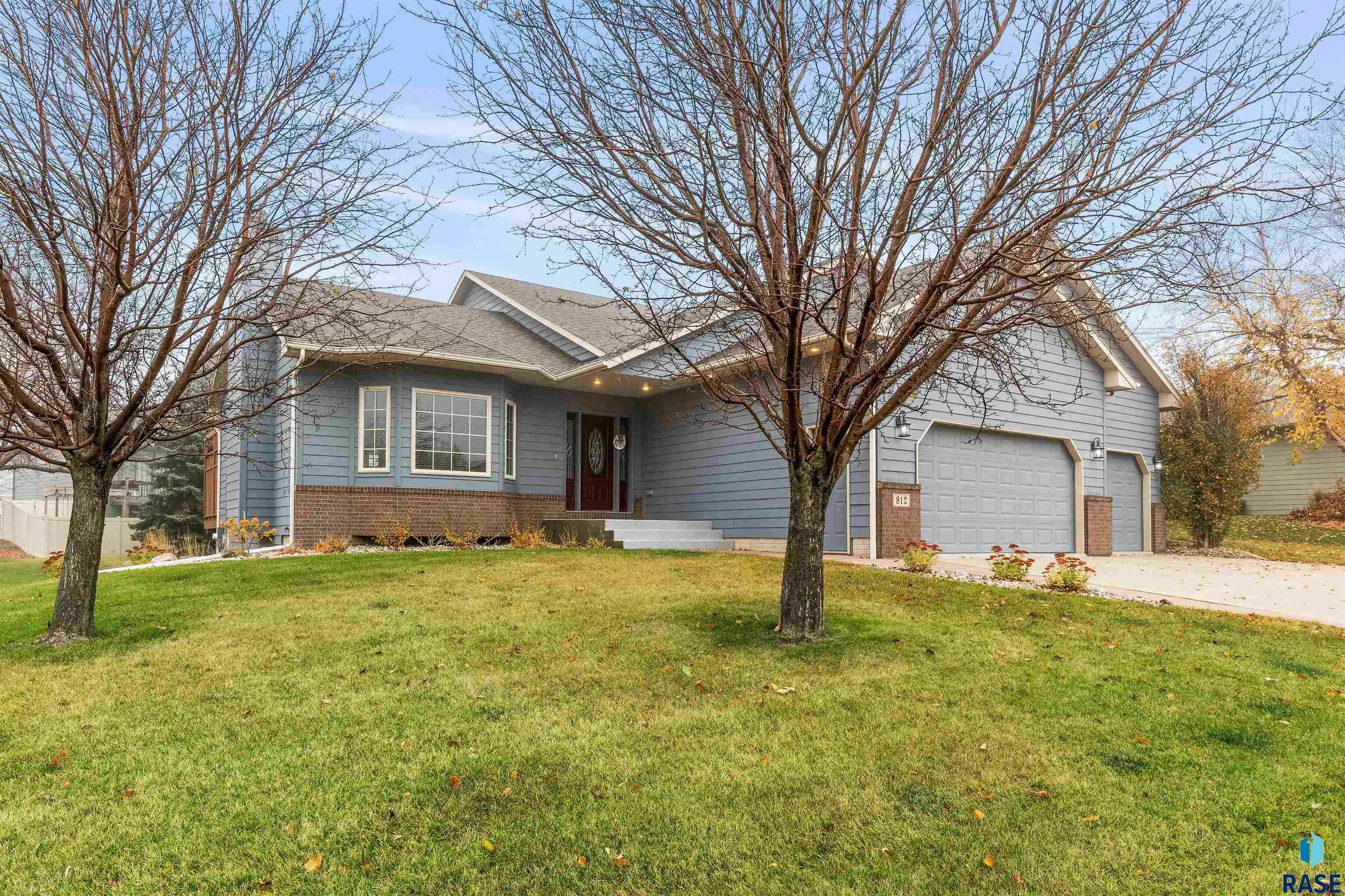 Property Photo: 812 W Quail Creek Cir SD 57108