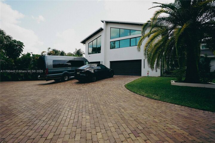 Property Photo: 5251 NW 80th Ter FL 33067