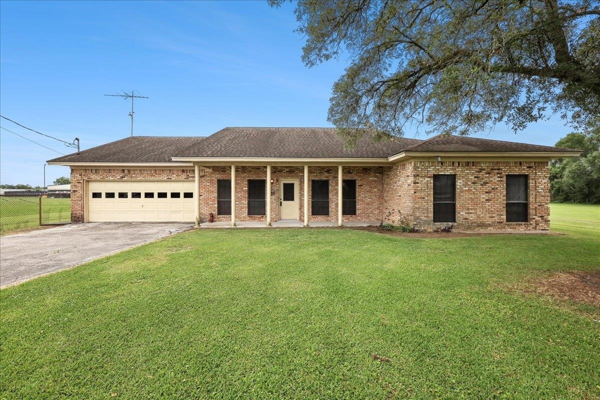 Property Photo: 7385 Fannett Rd TX 77705-7309