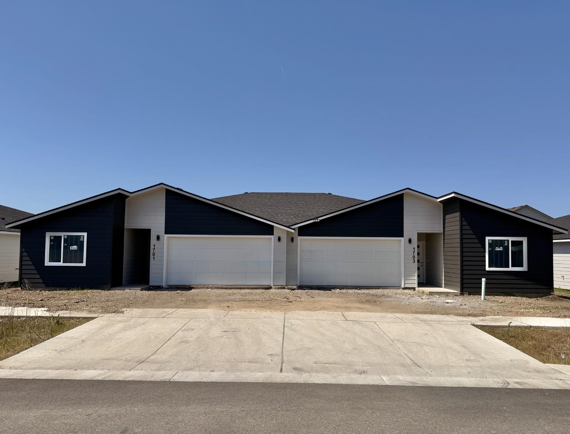 Property Photo: 1701 N Selkirk Rd WA 99016