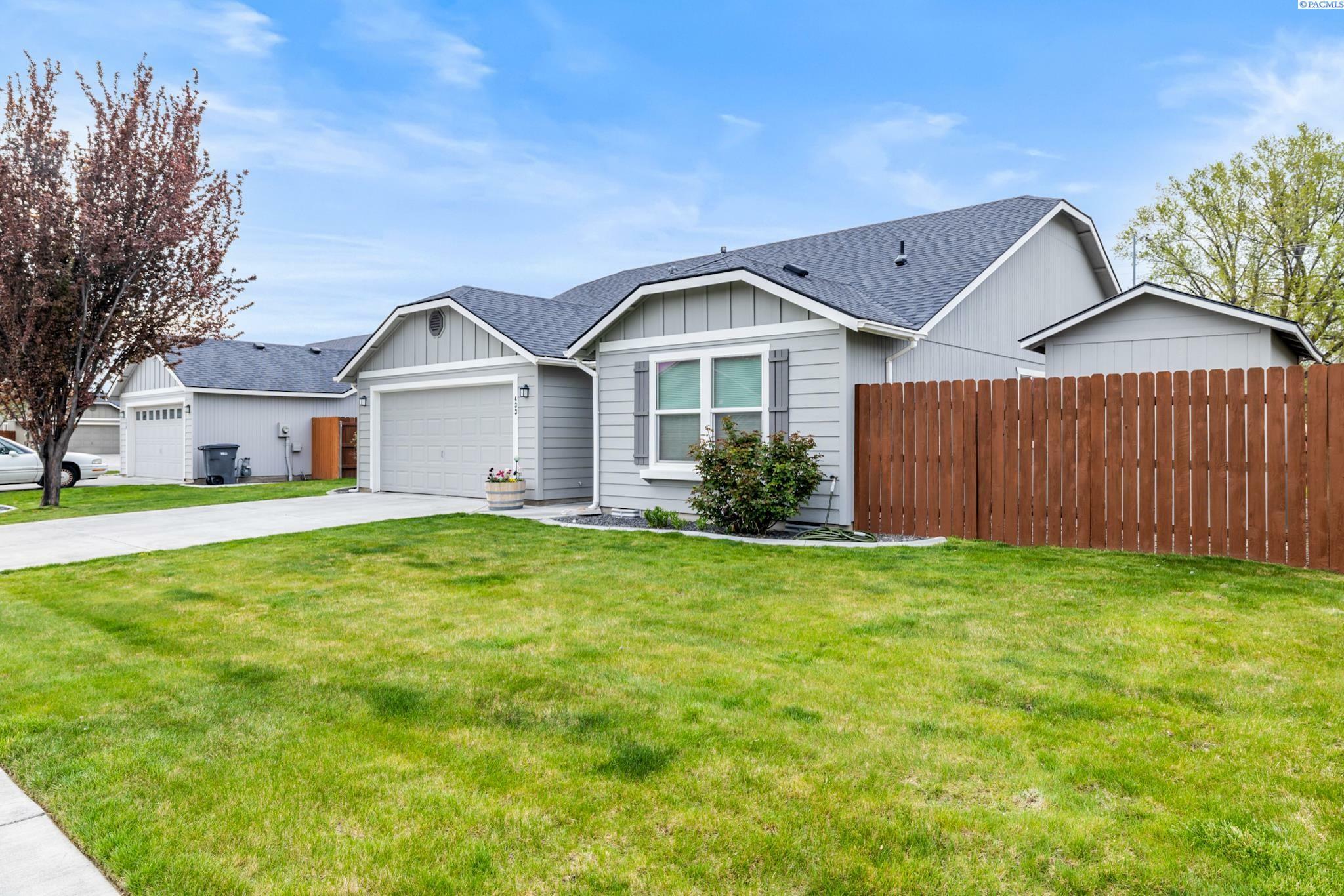 Property Photo: 433 S Irving Place WA 99336