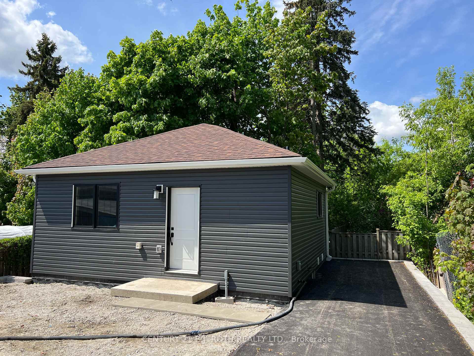 Property Photo: 108 Maple Avenue 3 ON L4N 1S4