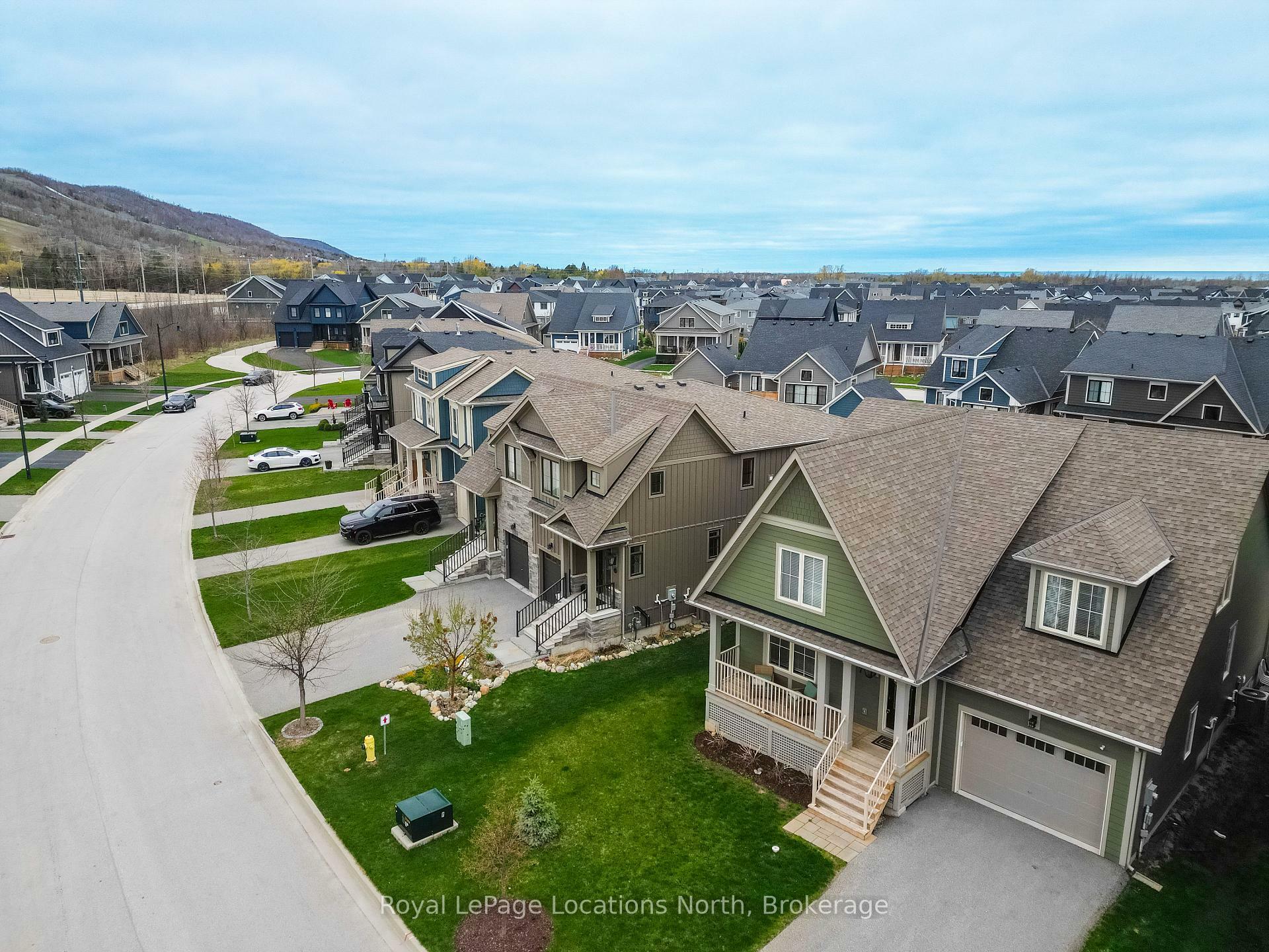 Property Photo: 207 Yellow Birch Crescent ON L9Y 0Z3