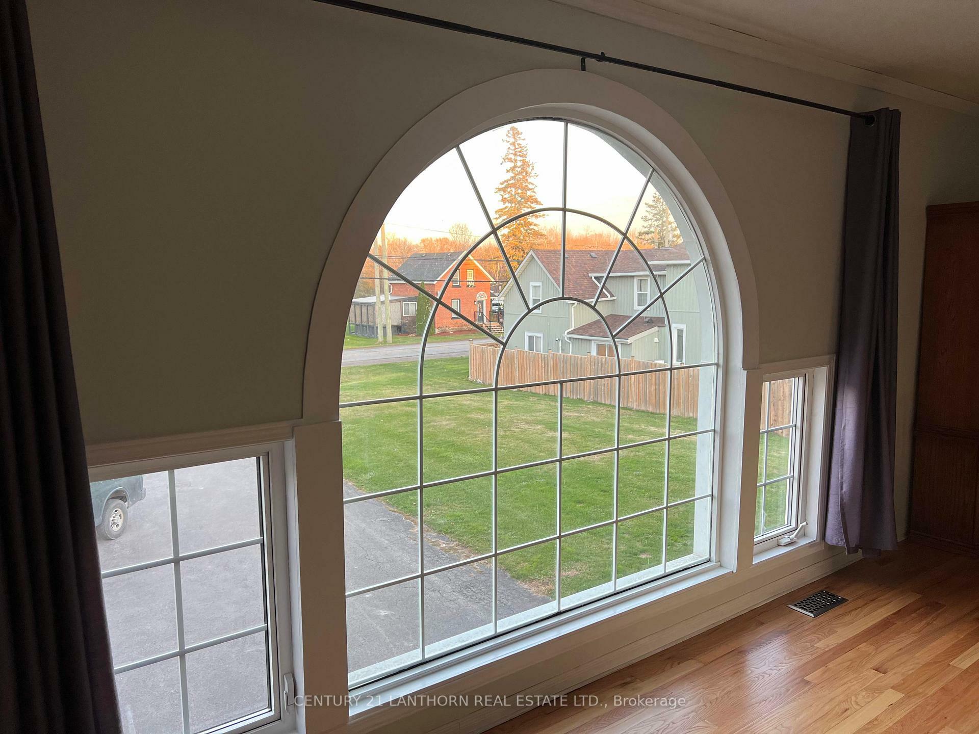 Photo de la propriété: 735 County Rd 28 Road N ON K8N 4Z7