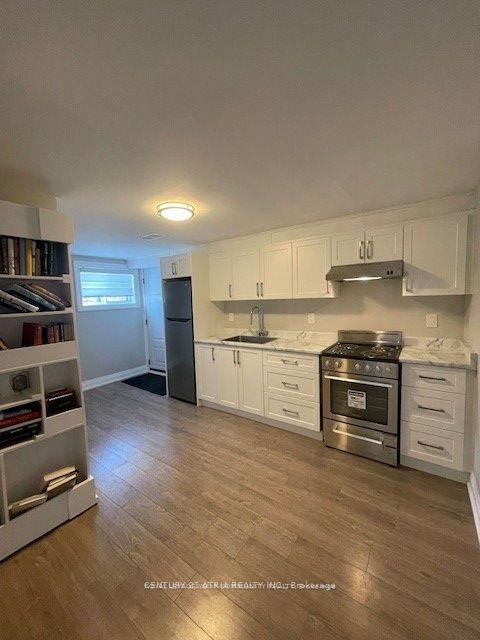 Photo de la propriété: 92 Beckett Avenue Lower ON M6L 2B4