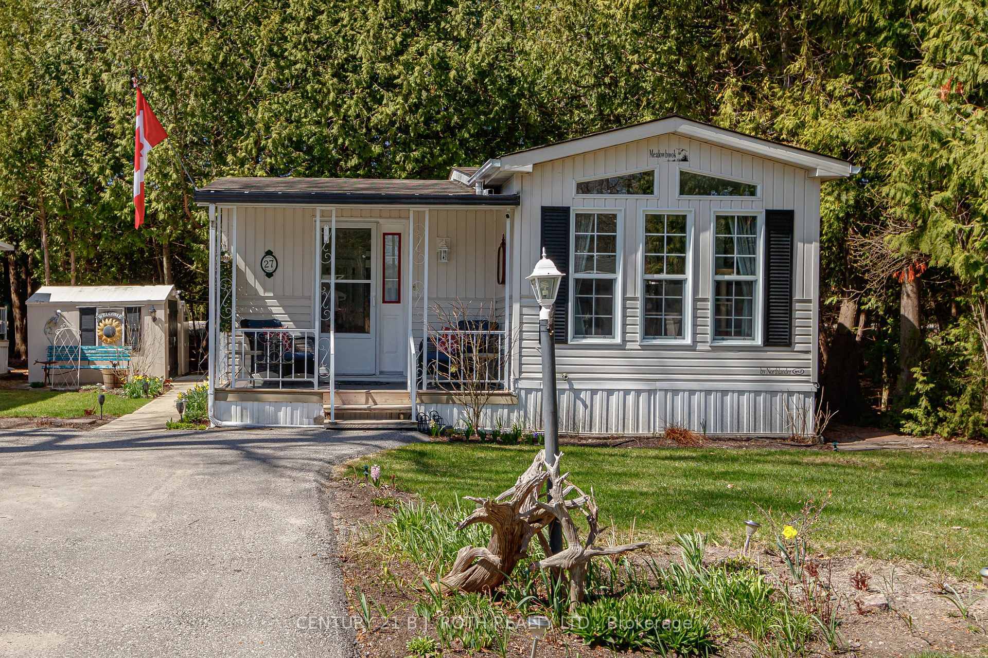 Property Photo: 27 The Boardwalk N/A ON L9Z 3A8