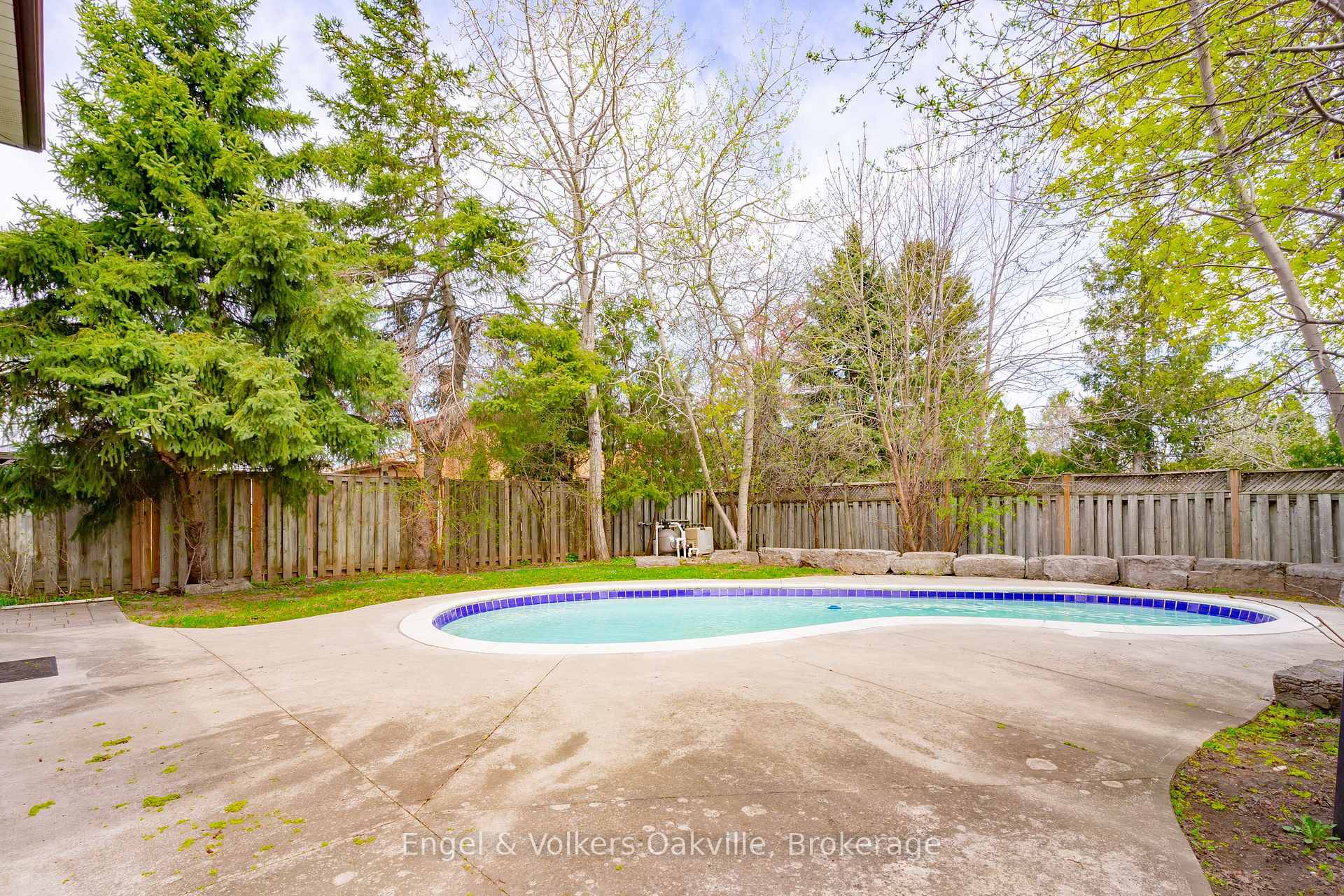 Photo de la propriété: 2247 Malden Court ON L5K 1W4