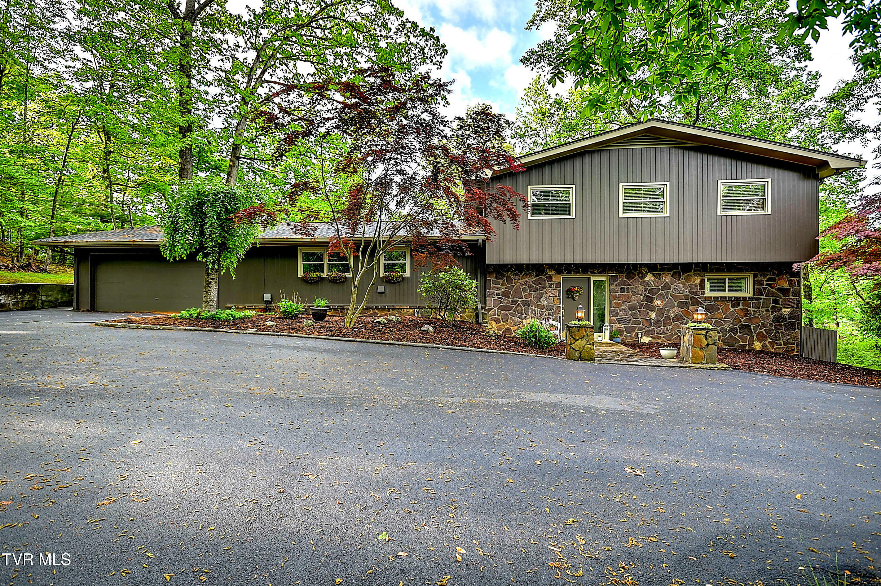 Property Photo: 124 Skyline Drive TN 37620