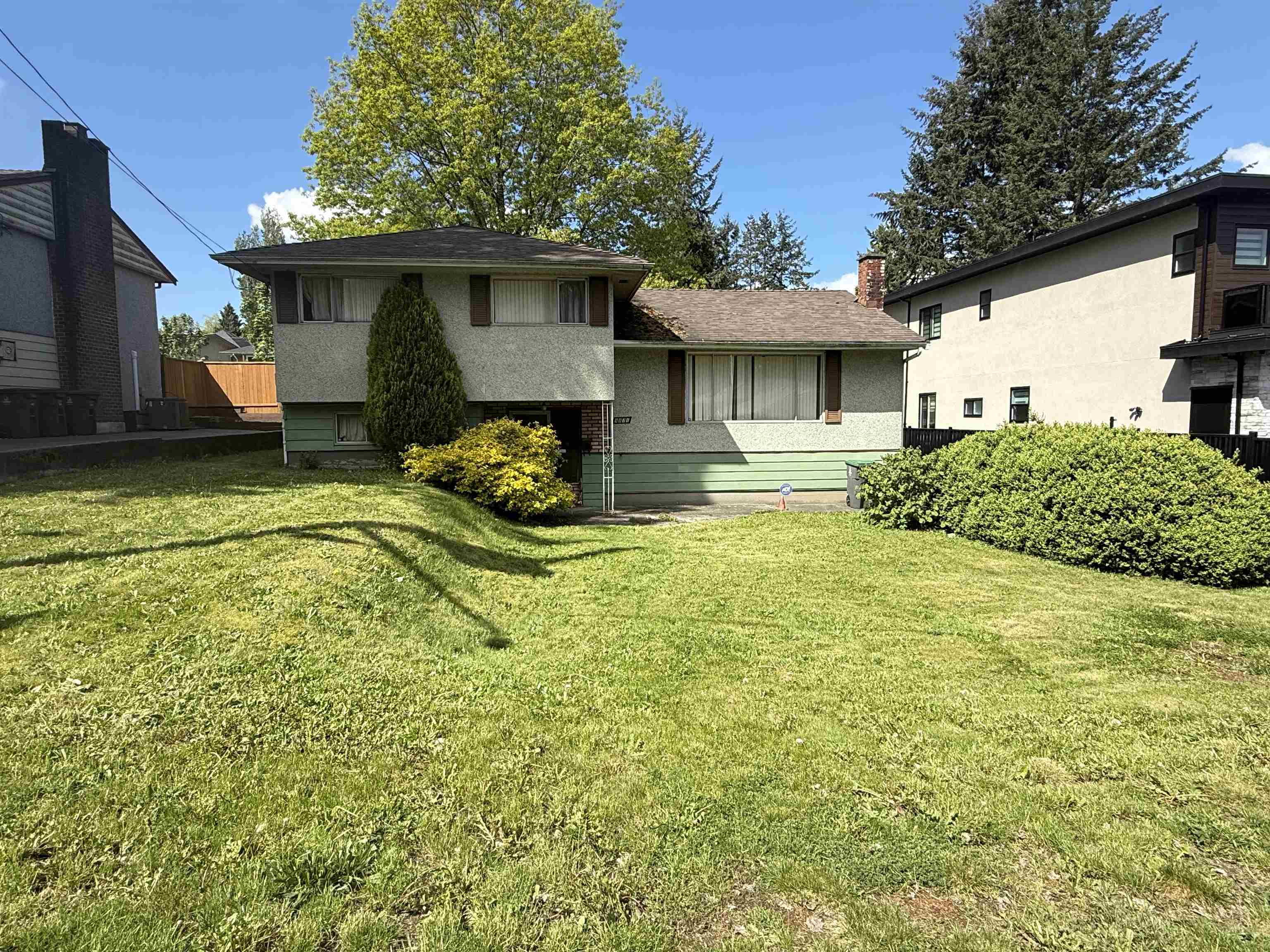 9871 124A Street  Surrey BC V3V 4W2 photo