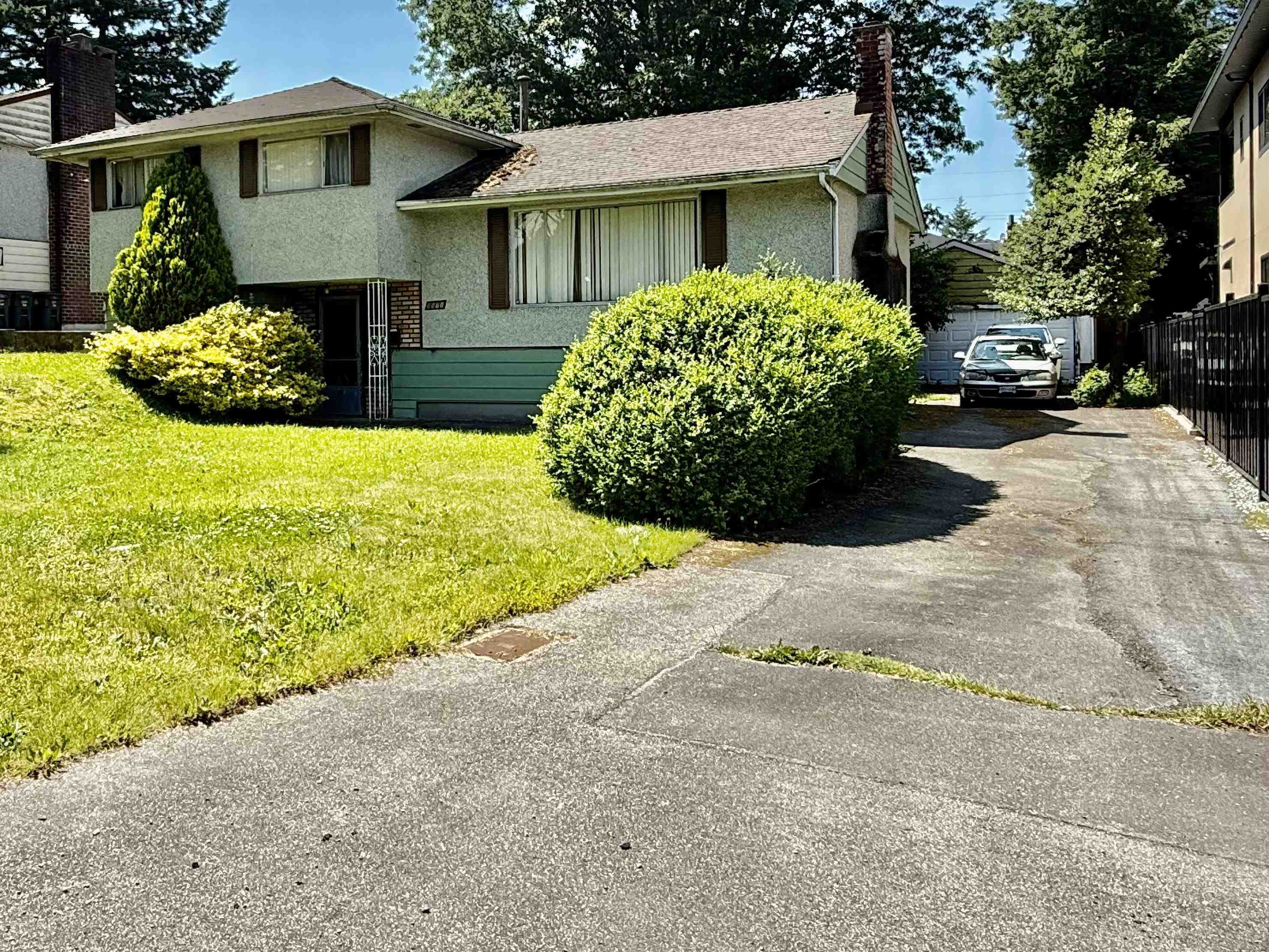 Photo de la propriété: 9871 124A Street BC V3V 4W2