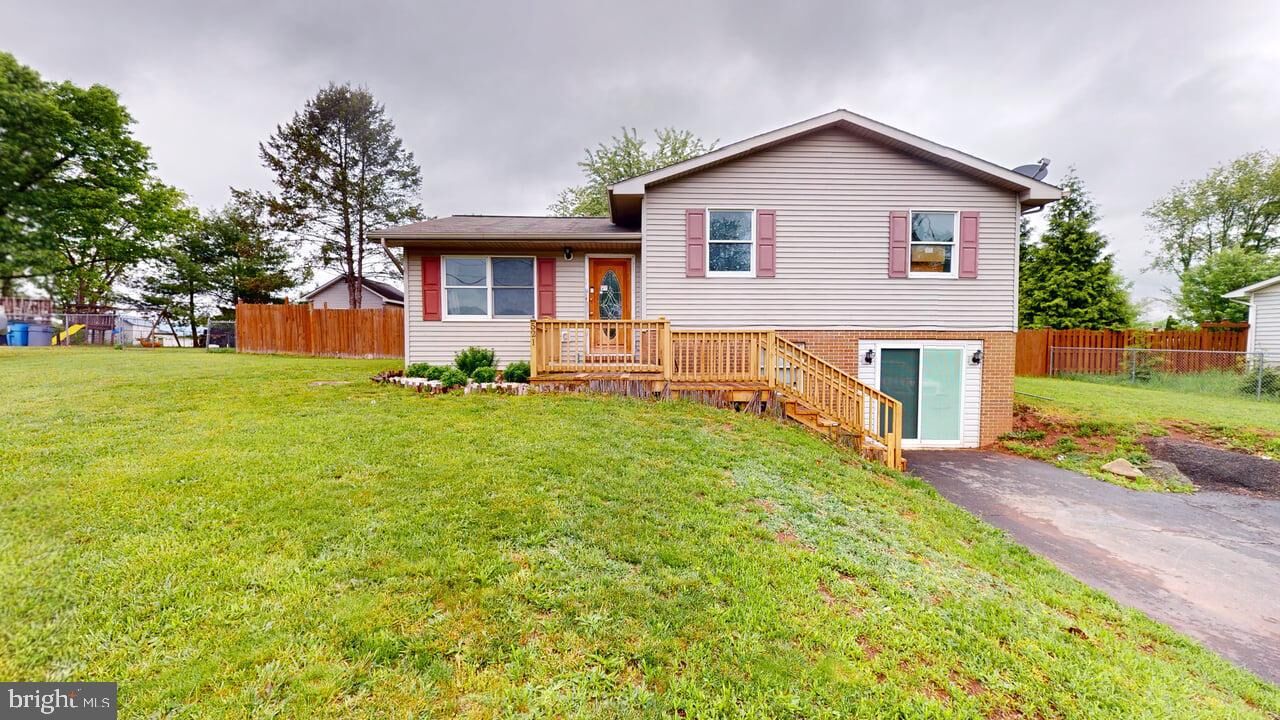 Property Photo:  521 E Ridge Loop Road  WV 26757 