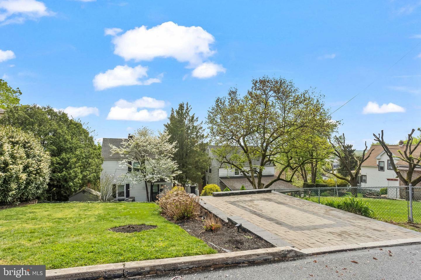 Property Photo: 835 Pennsylvania Avenue PA 17043
