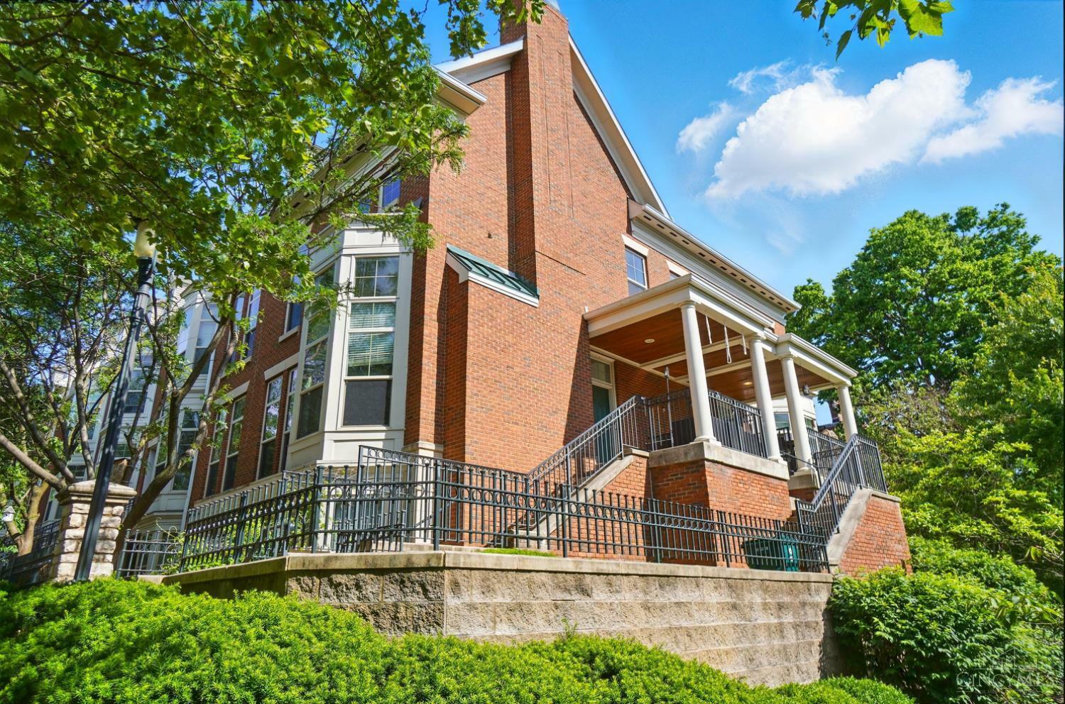 207 Stetson Street  Cincinnati OH 45219 photo