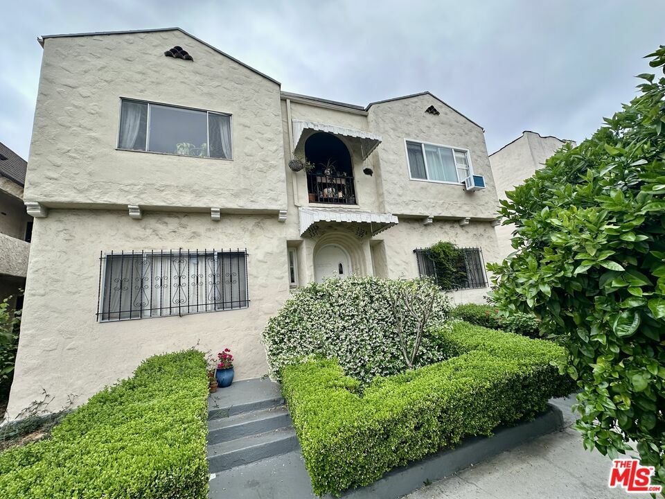 Property Photo: 337 N Spaulding Ave CA 90036