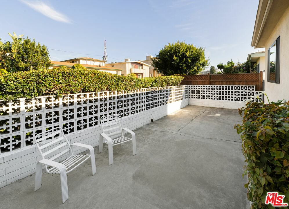 Property Photo: 1635 Colby Ave CA 90025